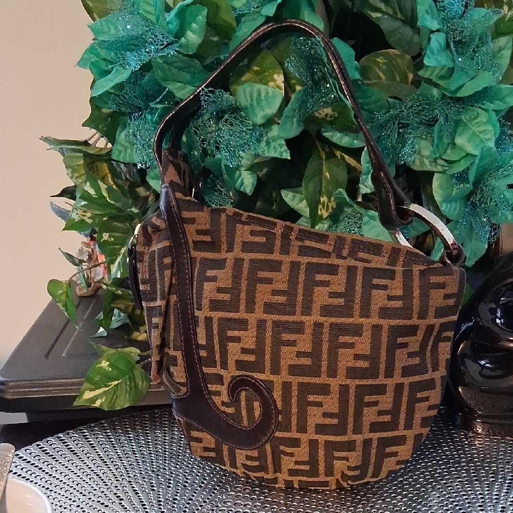 Fendi Zucca Oyster Vintage Monogram Brown Shoulder Bag. EUC